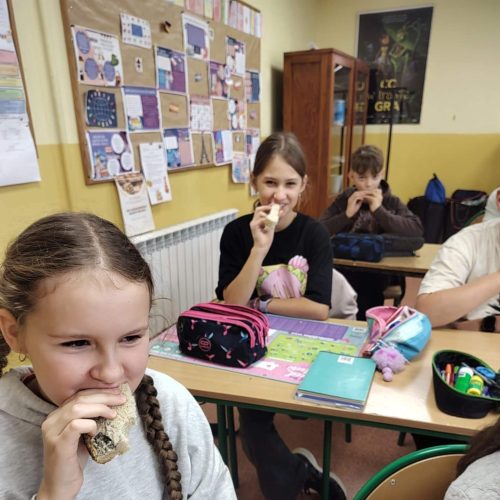 563994108_1335712075016452_1322549192950406156_n