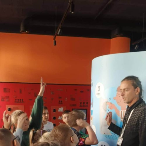 576227793_1352883319965994_1764149235305932484_n