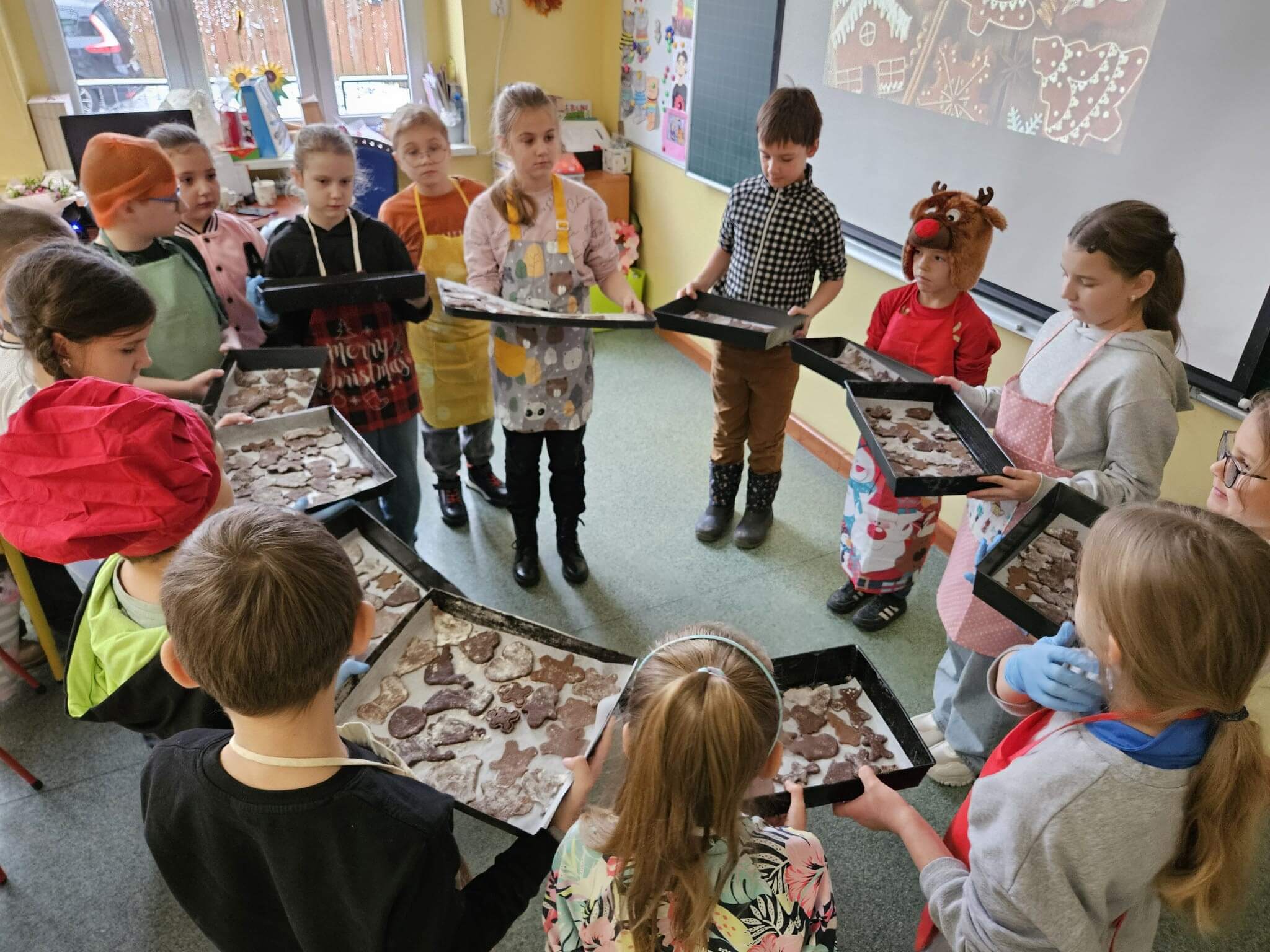 WYKRAWANIE PIERNIKÓW