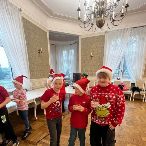 588739385_1375609434360049_7279904912573812398_n