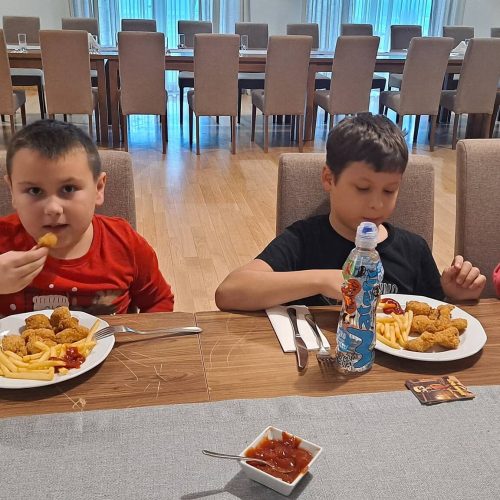 594960356_1375674161020243_3848708070856348951_n