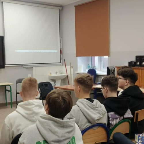 49fbb96d-e25e-4a9e-a402-ee83b6f8f53d (1)