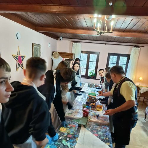 98879339-450e-4ec8-a5a7-b7f849d2df42