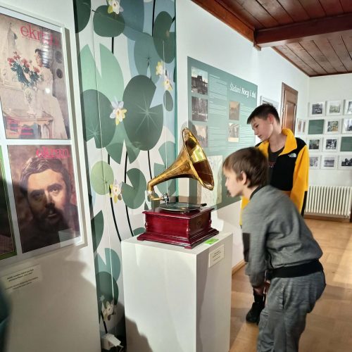 a302b271-c474-4192-be72-de9ecff1256f