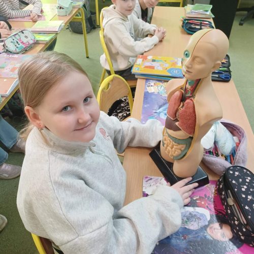 9f477589-576a-4673-8f6a-e9b884e37653