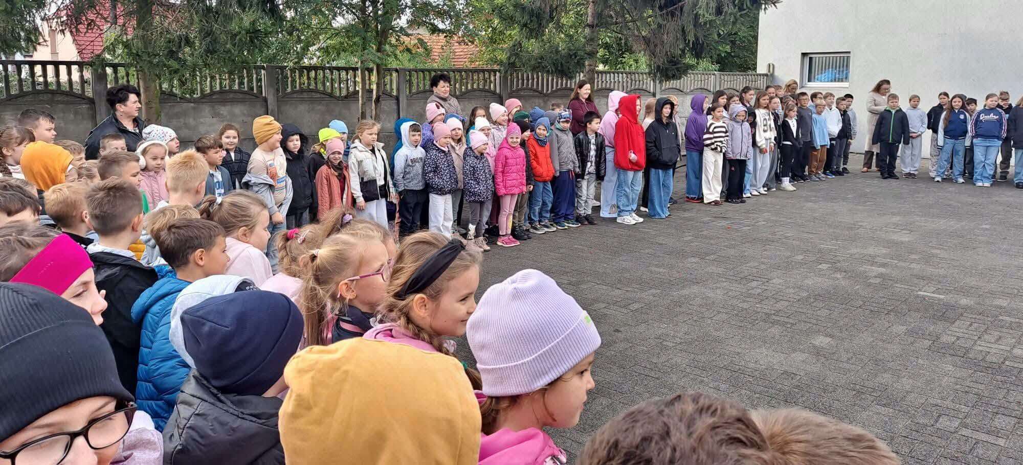 BEZPIECZEŃSTWO I WŁAŚCIWE ZACHOWANIE NA TERENIE SZKOŁY